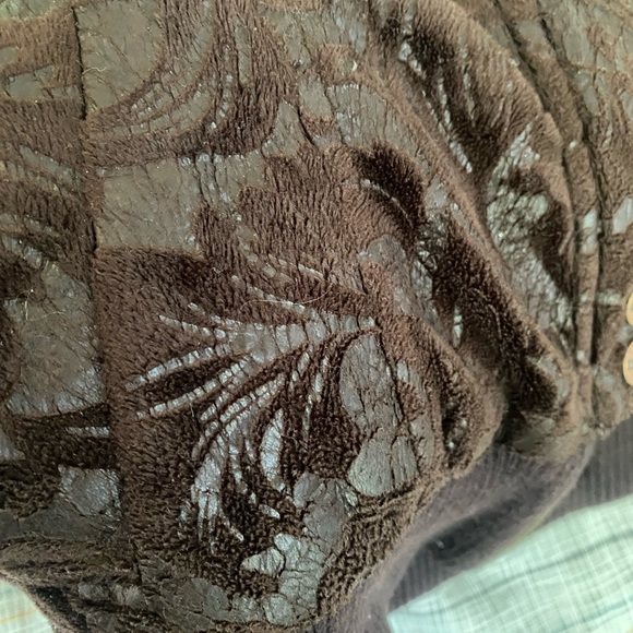 Sleeveless Jacket with fur hoodie - Picture 4 of 11